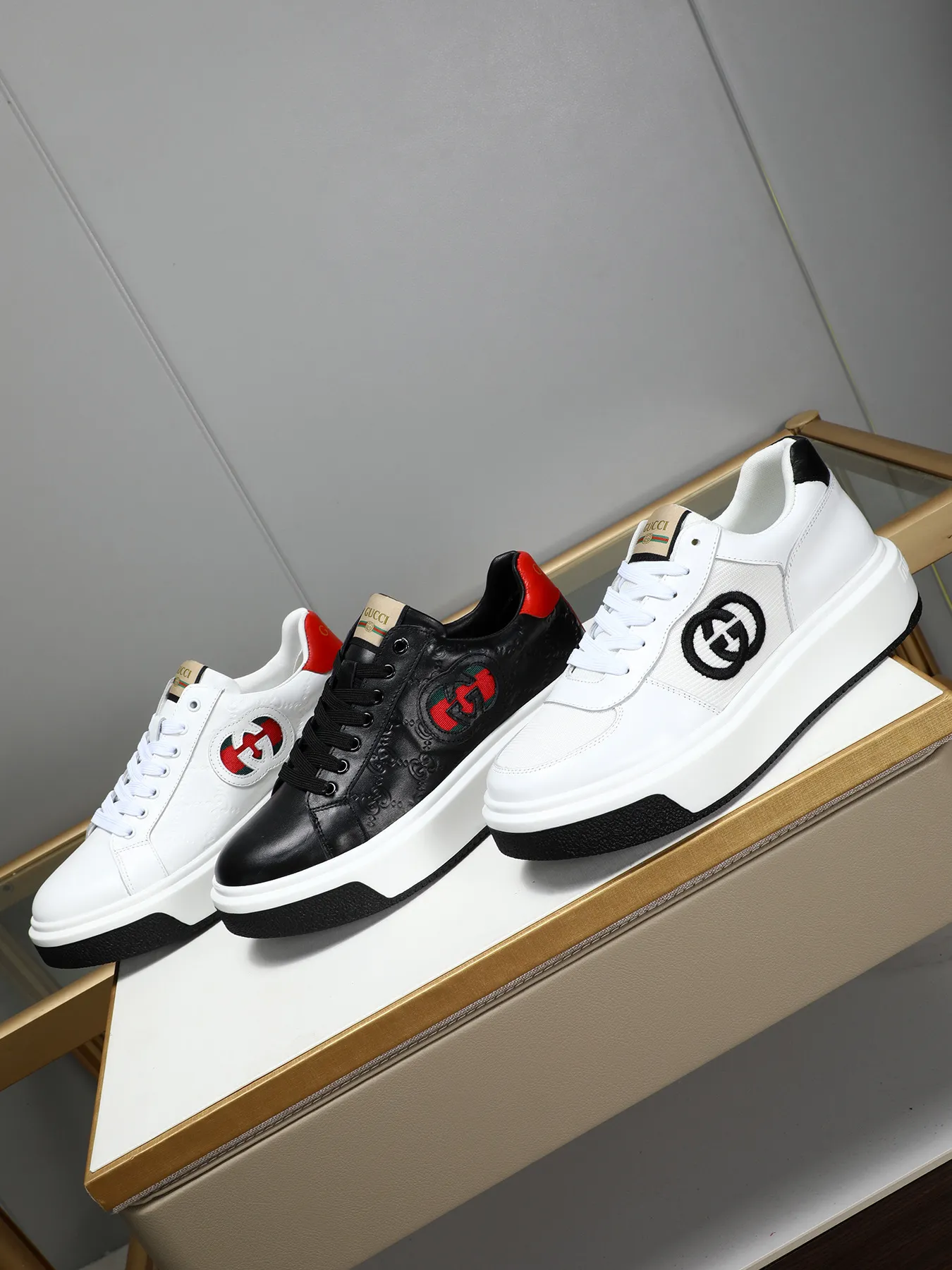 Men's shoes 💰480 New men's shoes GUCCI Fashion trend Made of first-layer calfskin ➕ washed sheep lining! The foot feels super comfortable and the workmanship is impeccable. Foam ultra-light outsole, size: 38-44 (45 customized) 4 colors to choose from!